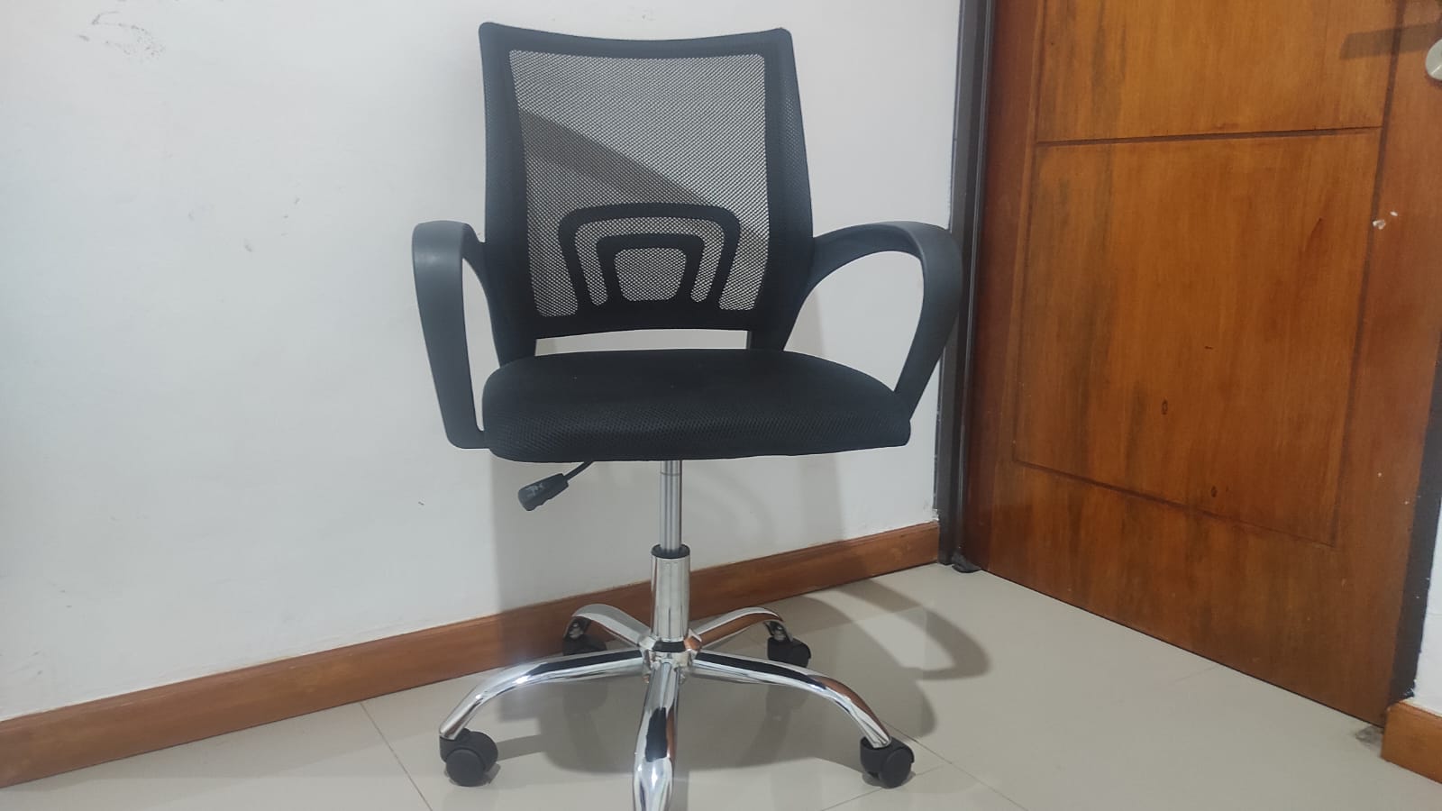 Kursi Kerja G Zaki dari Informa [docs/kuhomi.id].