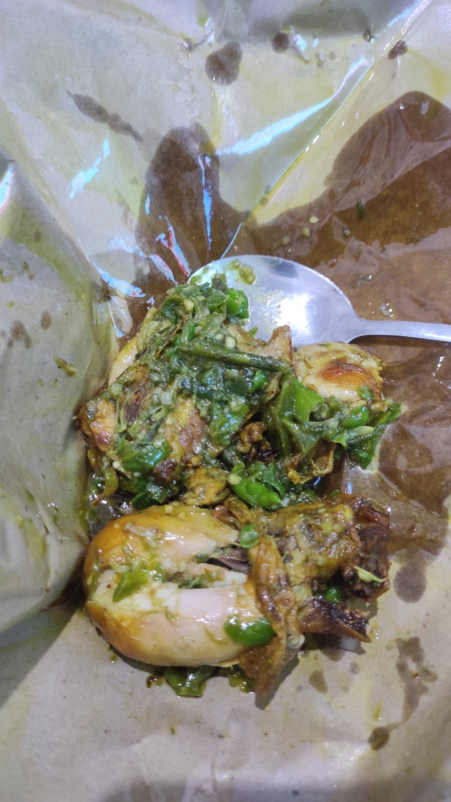Ayam Penyet Sambal Ijo di TPA Pondok Rajeg [docs/kuhomi.id].