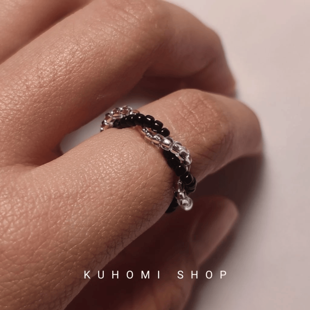 Twisted Ring - Black Silver [docs/Kuhomi Shop].